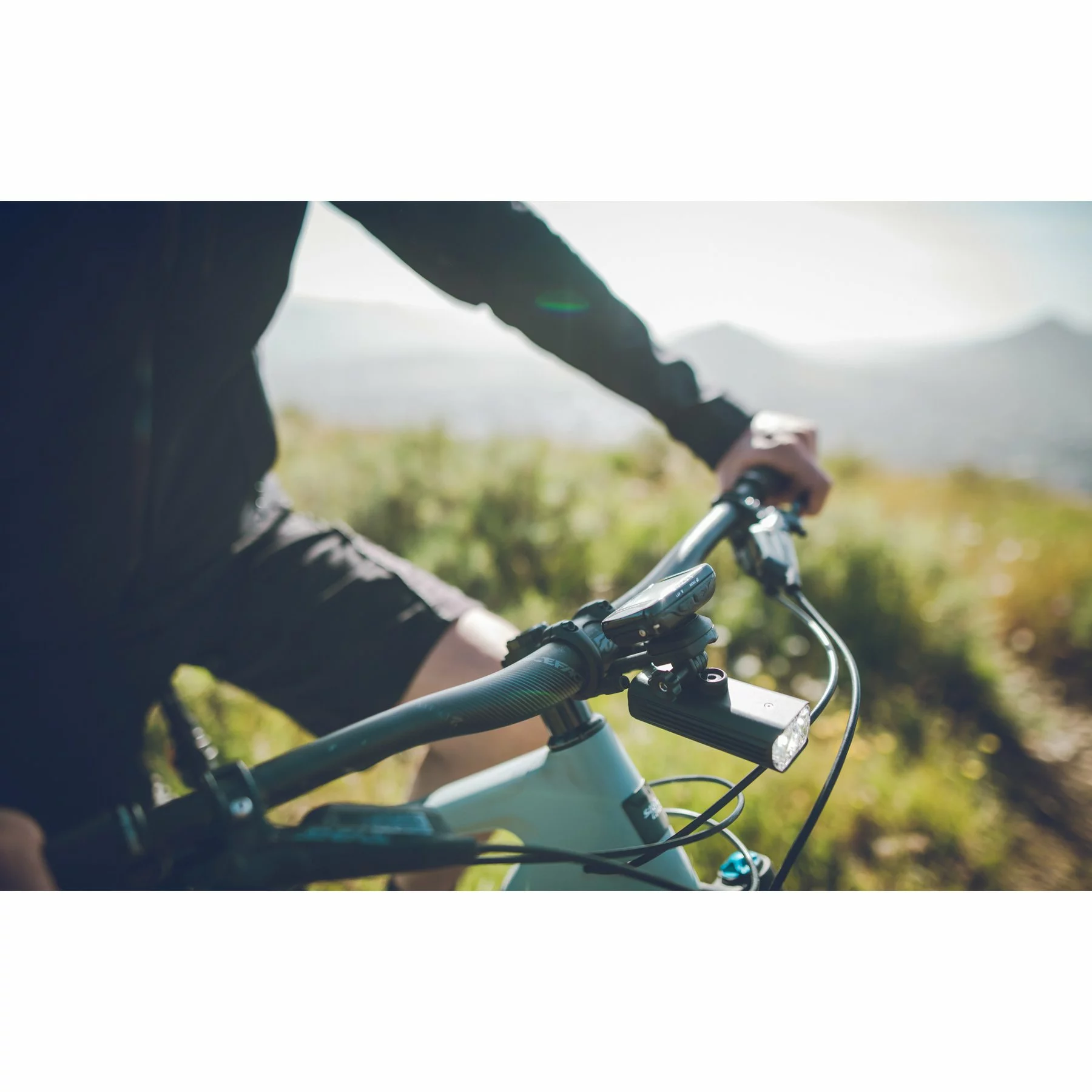 Lezyne Macro Drive 1300XXL Scheinwerfer Matt Schwarz 3 Lezyne Macro Drive 1300XXL Scheinwerfer Matt Schwarz – Bild 3