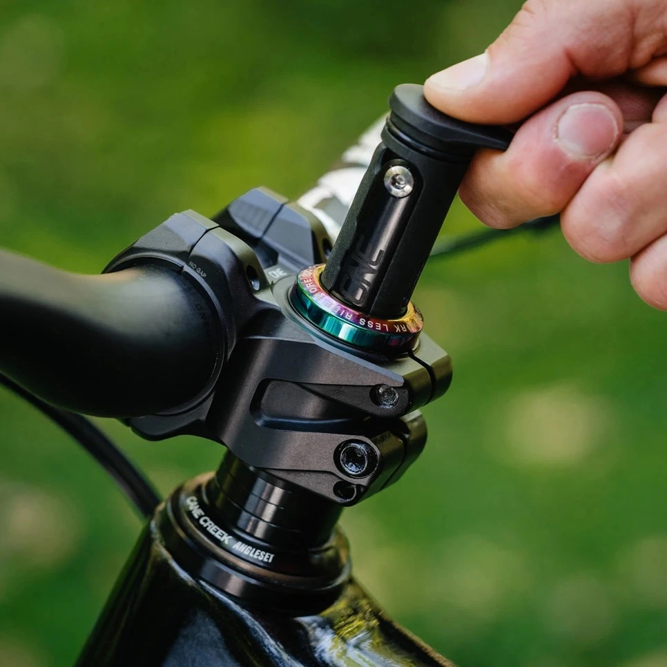 OneUp Components EDC Threadless Carrier 2 OneUp Components EDC Threadless Carrier – Bild 2