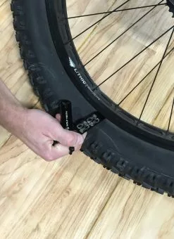 Wolf Tooth Tooth Master Link Combo Pliers Black/blue -Velos Importe Boutique wolf tooth master link combo pliers 4 9368 6